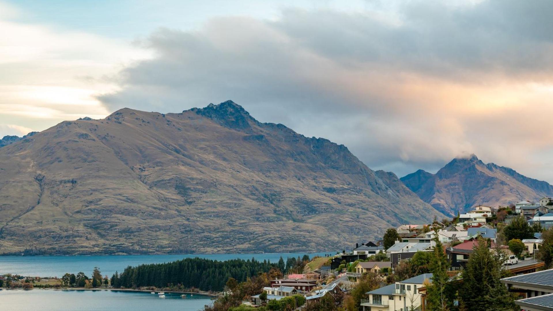 Tahuna Vista-Fire Place-Hot Tub -Free Parking -Bbq Queenstown Extérieur photo